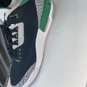 Pine green Jordan 3’s